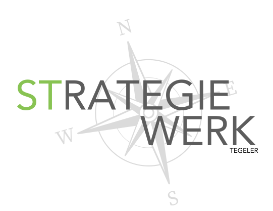 Logo von Strategiewerk Tegeler mit Kompasssymbol und grün-grauer Schrift.